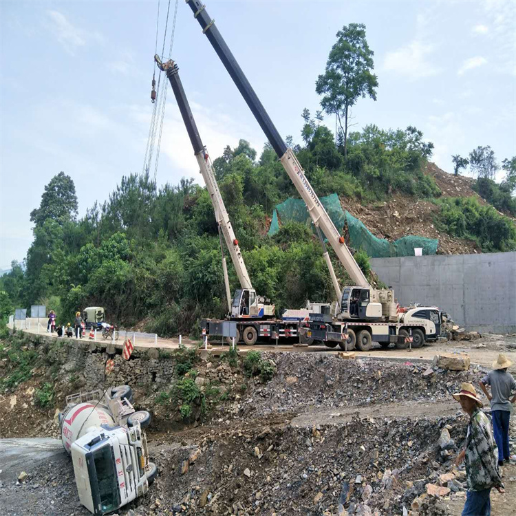萧县汽车掉沟里叫吊车救援要多少钱